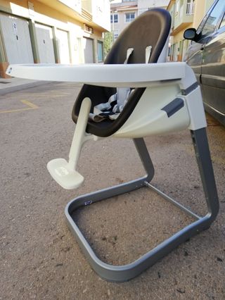 Trona Chicco I-sit. 3en1.Versátil, cómoda y segura