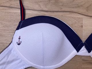 Sujetador estilo marinero. Perfil solidario