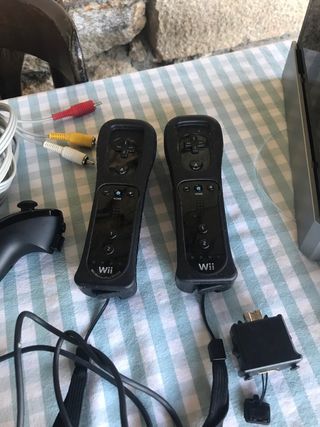 Wii con 2 mandos y 11 juegos