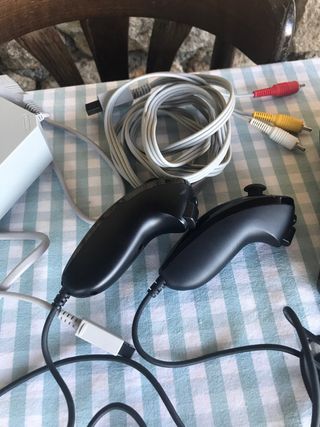 Wii con 2 mandos y 11 juegos