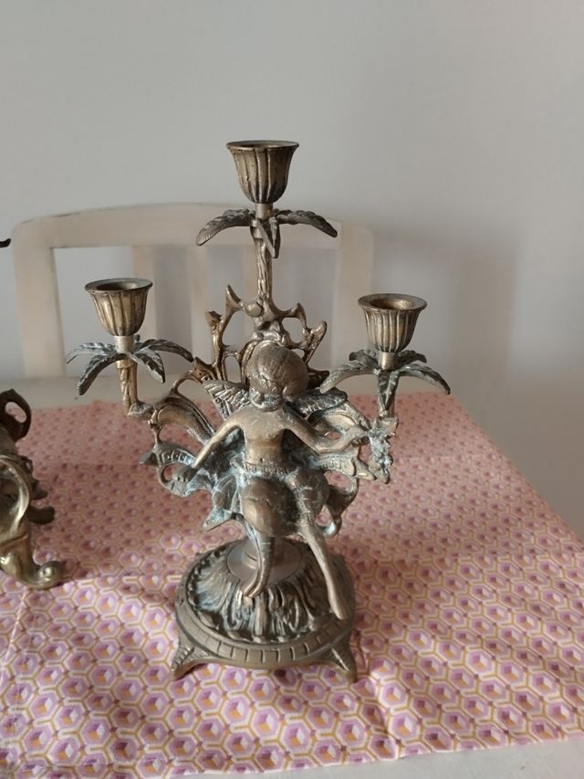 Reloj y candelabros 