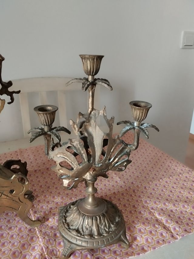 Reloj y candelabros 