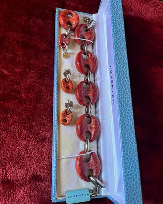Pulsera y pendientes de coral y plata rodiada