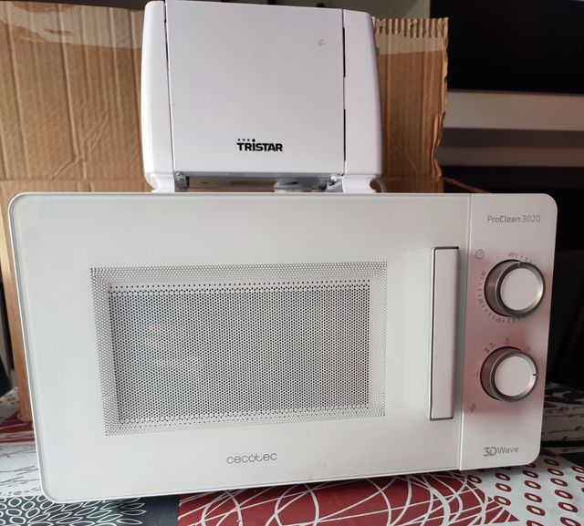Microondas cecotec 3120 y tostadora 