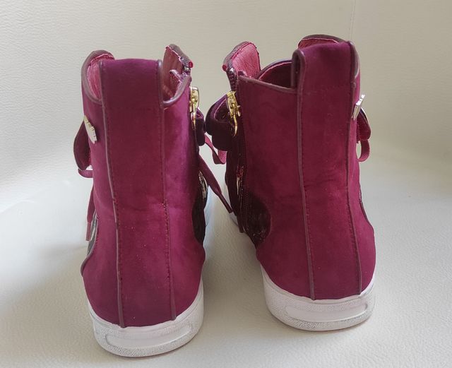 Botin sneaker burdeos de la marca Lollipops