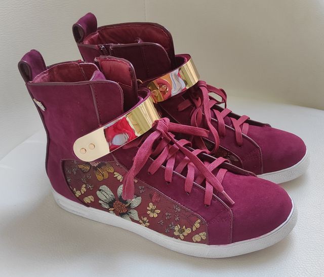 Botin sneaker burdeos de la marca Lollipops