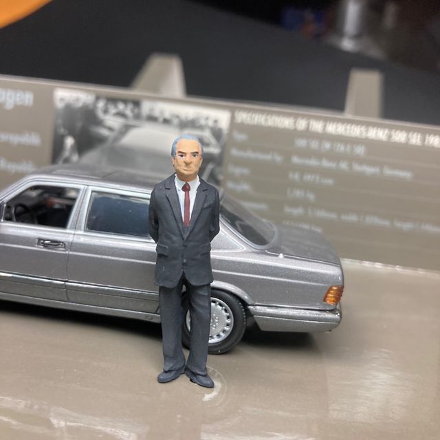 1/43 MINICHAMPS Mercedes Benz 500 SEL