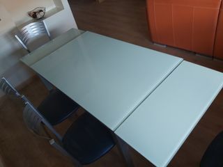 Mesa de comedor con sillas