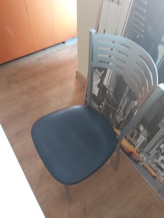 Mesa de comedor con sillas