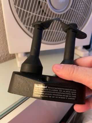 Supporto per appendere chitarre.