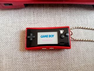 Miniatura Game Boy Micro Pokémon Center