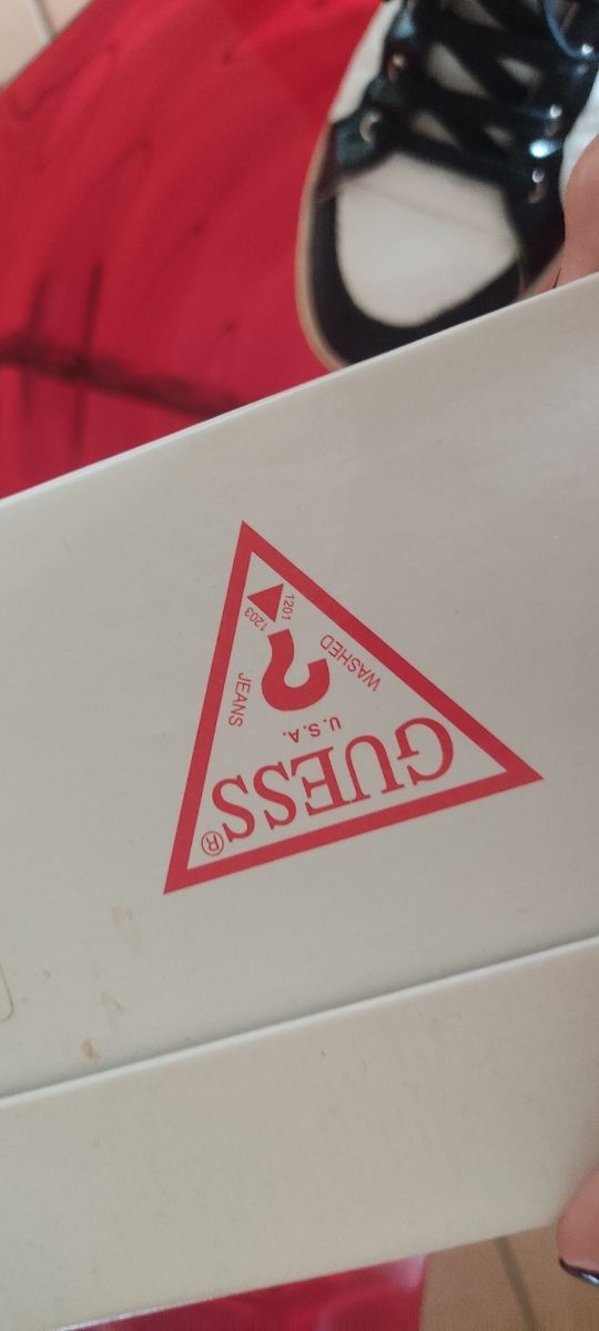 Scarpe nere e bianche