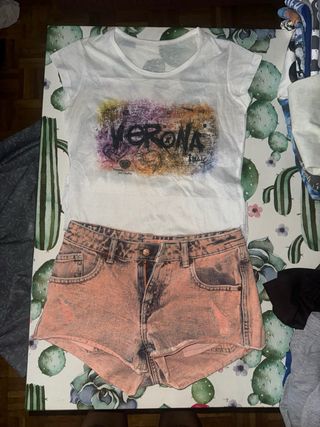 Conjunto de pantalón y camiseta