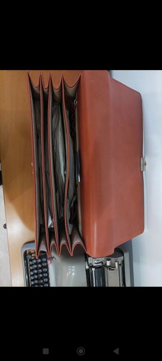 Maletín de piel marca Petusco