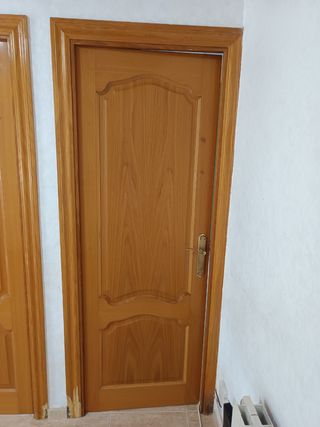 Puertas madera maciza