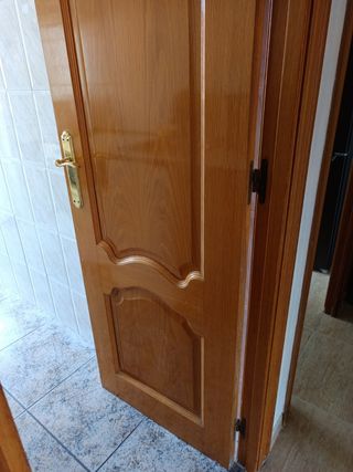 Puertas madera maciza