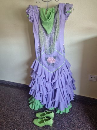 Traje de flamenca + zapatos (n° 37)