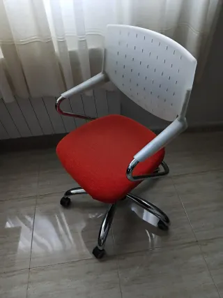 SILLA DE DESPACHO (opcional mesa de estudio)