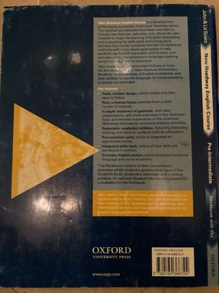 Libros de texto con cuaderno de ejercicios en