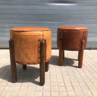 Taburetes bajos, puff en cuero piel