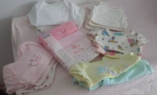 Lotes 22 bodys y 2 pijamas verano