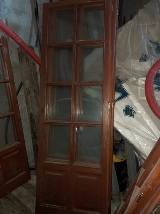 Ventanas y balcones de madera