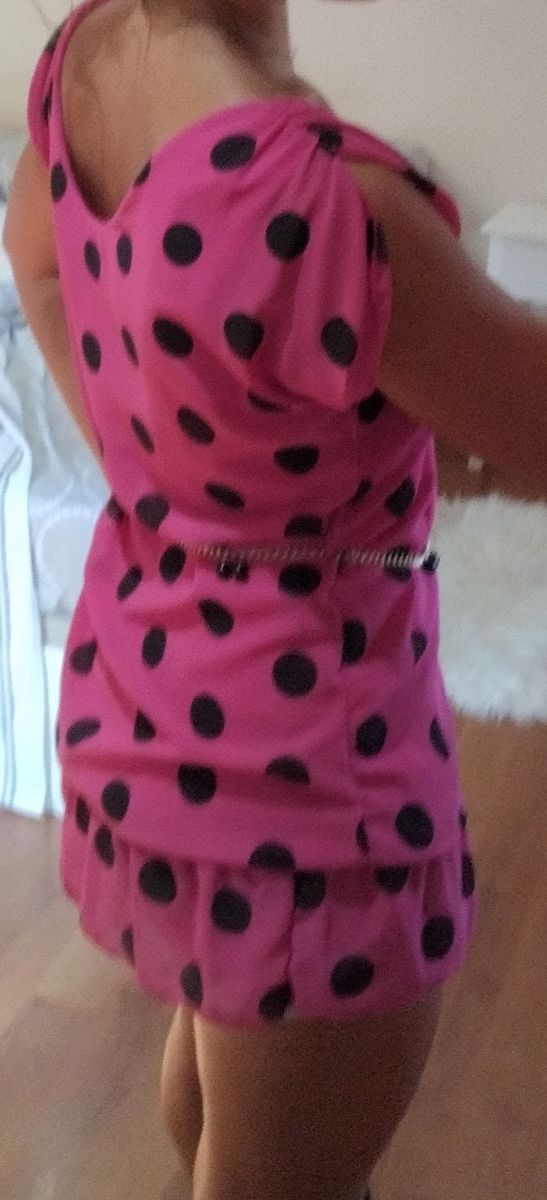 Blusa en color rosa con lunares en negro talla L