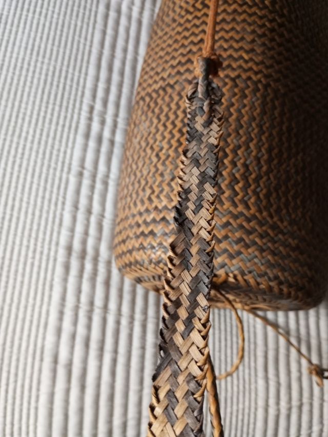 Bolsos. Antigüedades. Artesanía.Cesta ratan