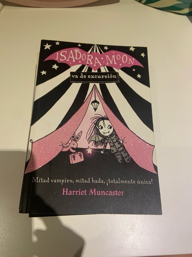 Libro Isadora Moon: va de excursión