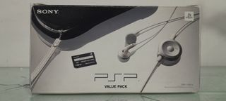 Caja con todos los accesorios de la psp 1000k