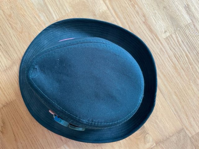 Sombrero verde oscuro con cinta terciopelo