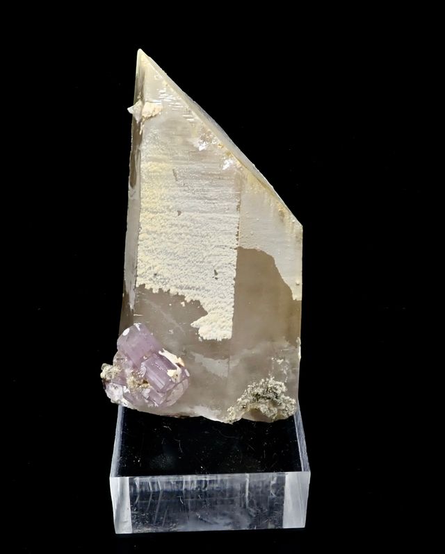 Mineral. Fluorapatito sobre cuarzo.