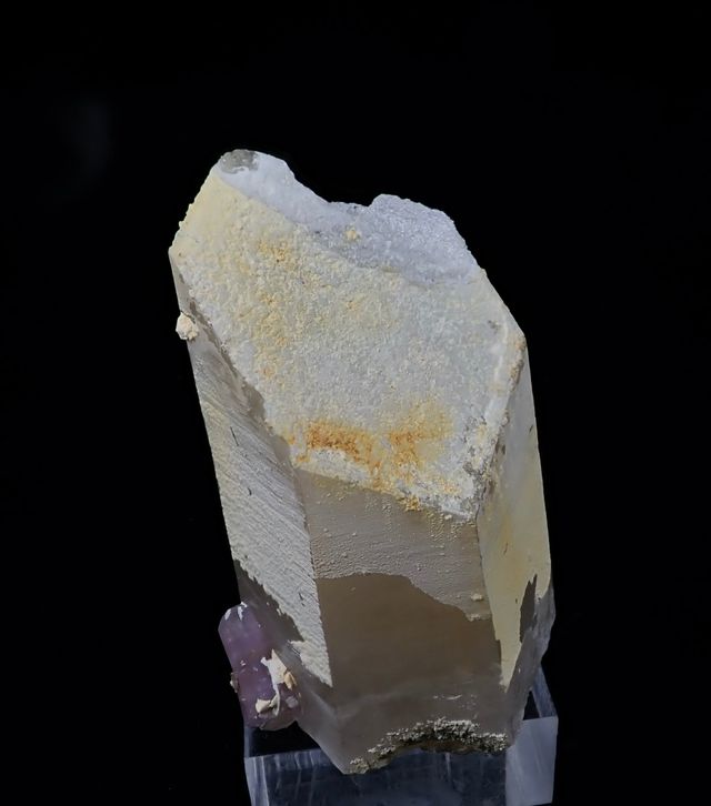 Mineral. Fluorapatito sobre cuarzo.