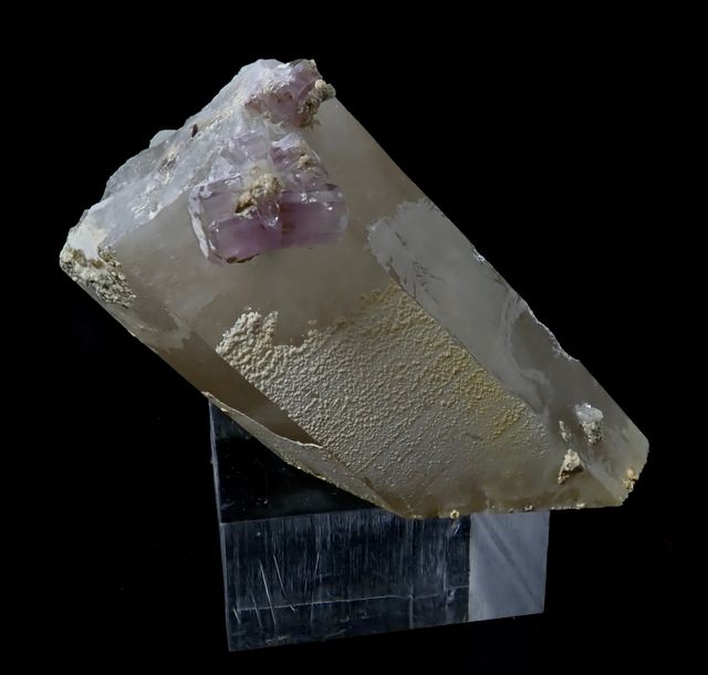 Mineral. Fluorapatito sobre cuarzo.