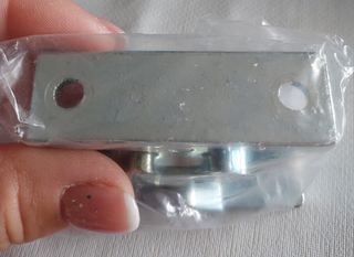 Enganche metal puerta
