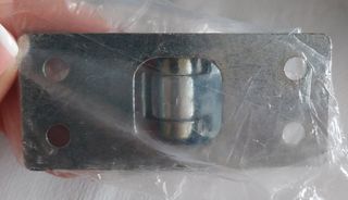 Enganche metal puerta