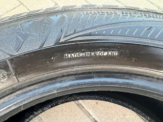 Rueda Goodyear vector 4 seasons  235/55 R17 99H