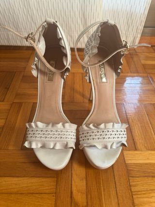 Sandalias con tacón blancas