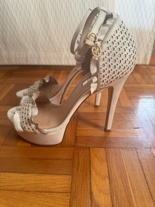 Sandalias con tacón blancas