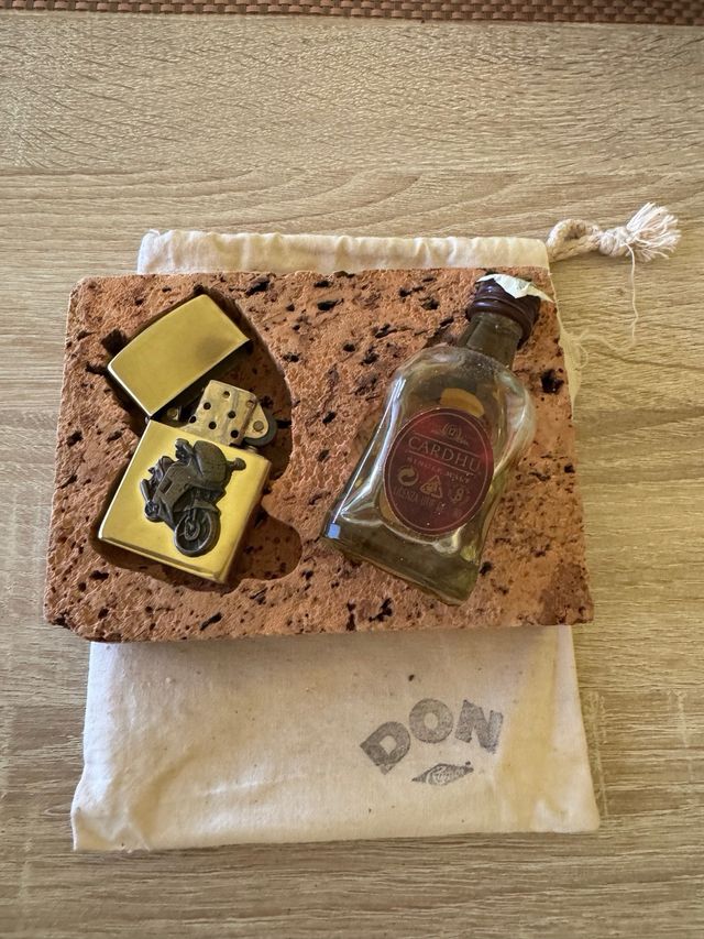 Conjunto mechero y botellita Don