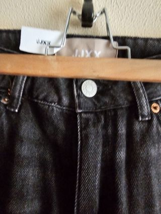 Pantalón vaquero amplio