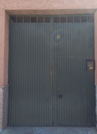 Puerta de garaje.