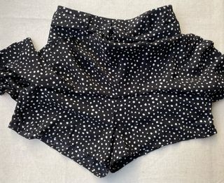 Falda pantalón negra de lunares stradivarius 