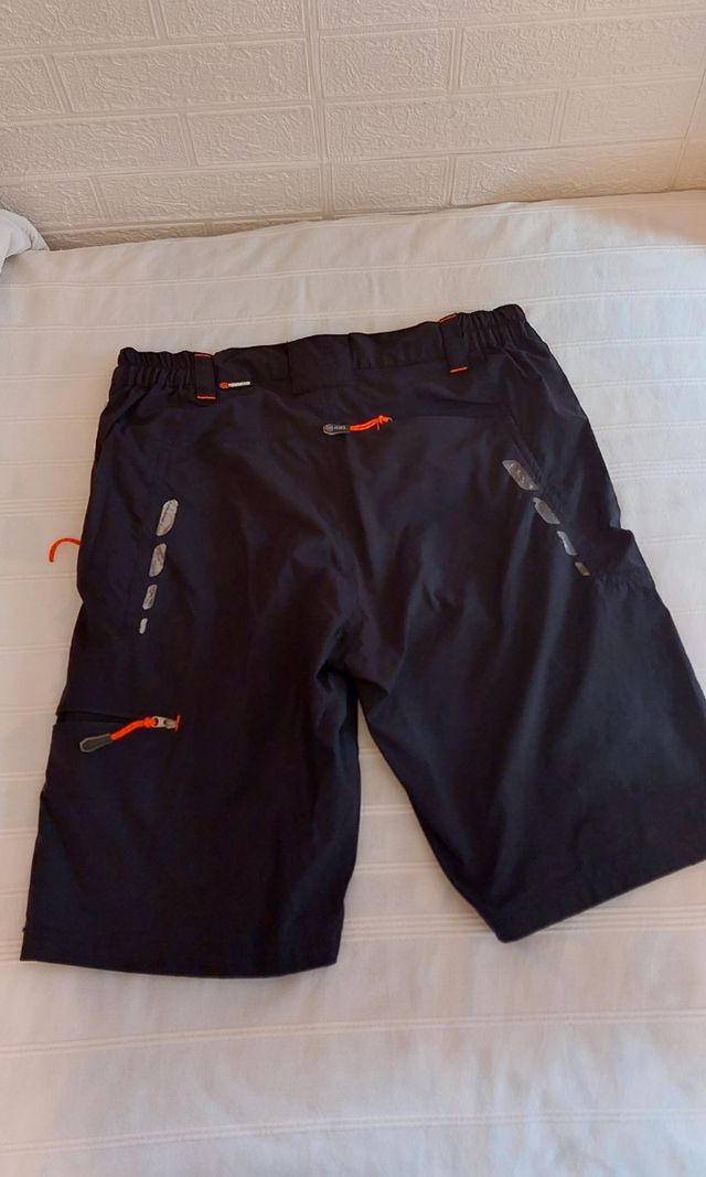 Pantalon corto trekking talla 40