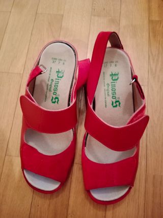 Sandalias cuña rojo Pinosos sin estrenar