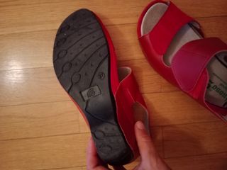 Sandalias cuña rojo Pinosos sin estrenar