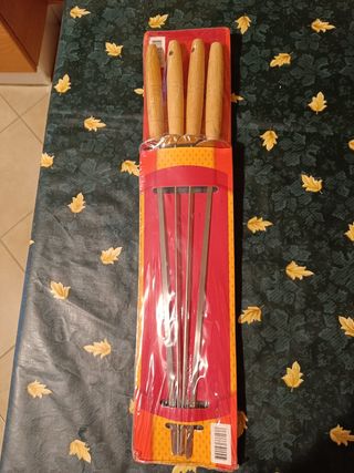 4 Spiedini Barbecue Acciaio Inox e Legno - Nuovo 