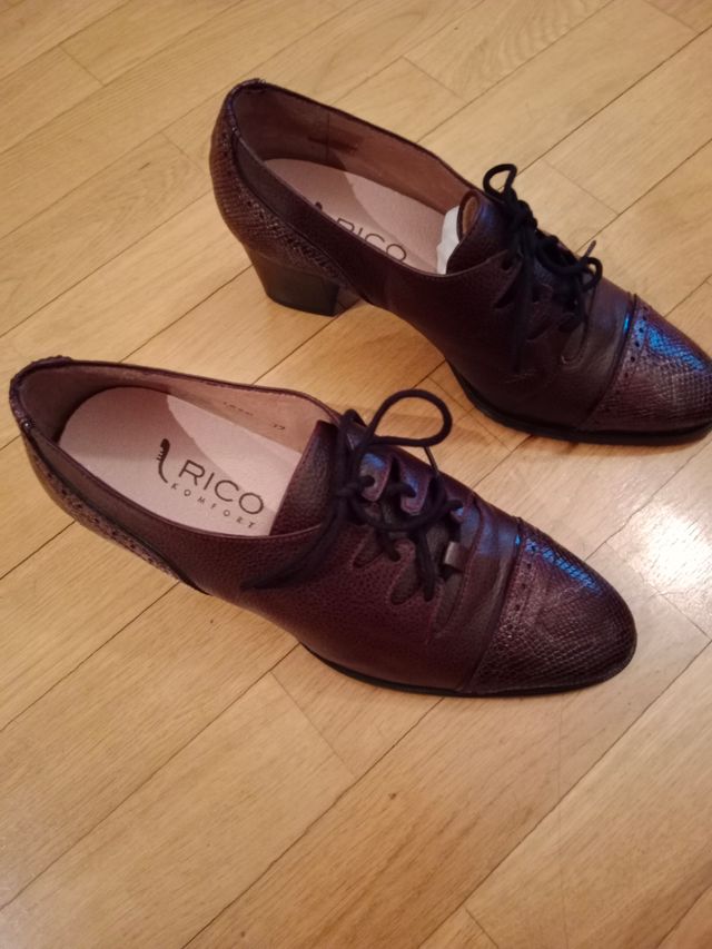 Zapato tacón con cordones