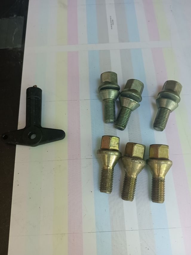 Tuerca 🔩 de rueda de coche 