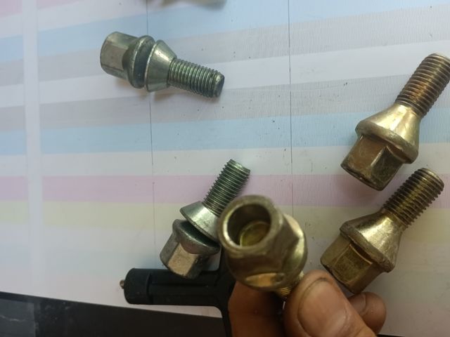 Tuerca 🔩 de rueda de coche 